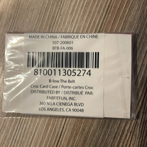 New Croc Card Case Red Faux Snakeskin Credit Card Holder Below The Belt NIP - Picture 2 of 2